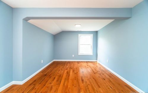27 Garrigus Ct, Waterbury CT  06716-3103 exterior