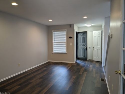 604 Almond Ct, Flemington NJ  08822-3140 exterior