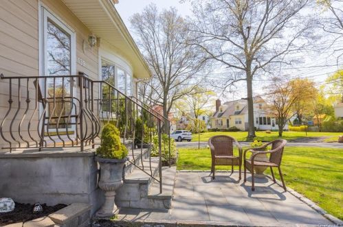 139 Hilburn Rd, Scarsdale NY  10583-6117 exterior