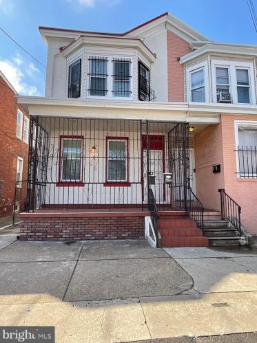 49 27th St, Camden, NJ 08105-1133