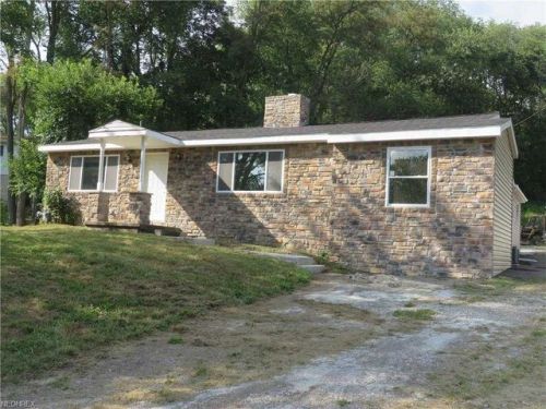 10649 Orrville St, Massillon, OH 44647-9568
