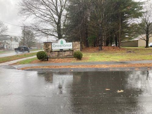 12 Greenbriar Dr, Farmington CT  06032-1415 exterior