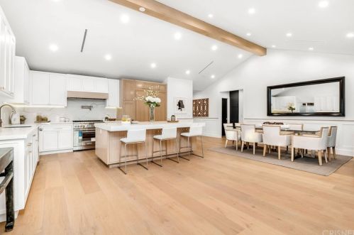 5465 Saloma Ave, Van Nuys CA  91411-3643 exterior