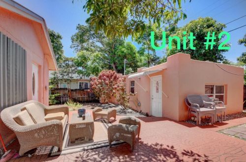 522 Avenida Hermosa, West Palm Beach FL  33405-1515 exterior
