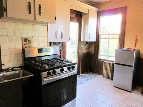 13 Manwaring St, United States Coast Guard Ac CT  06320-5619 exterior