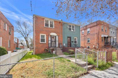 2411 Savannah St, Washington, DC 20020-1909