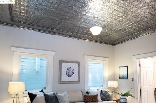 5766 Ayala Ave, Oakland CA 94609-1742 exterior