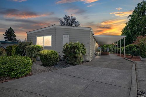 9 Castle Ct, Santa Rosa, CA 95401-5868