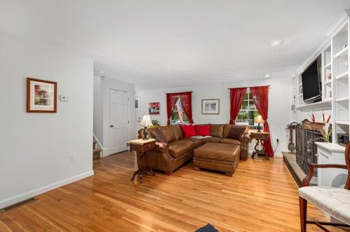 434 Quidnessett Rd, North Kingstown RI  02852-1500 exterior