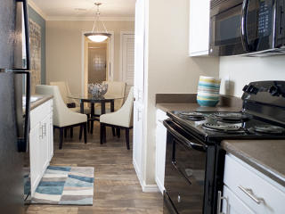 2200 Forest Ridge Dr, Bedford TX  76021-1806 exterior