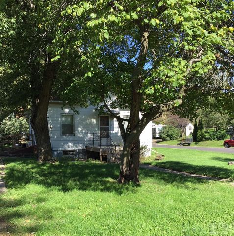 601 Benton Ave, Georgetown, IA 52531-2117