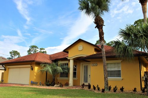1534 Urbino Ave, Fort Pierce, FL 34953-2581