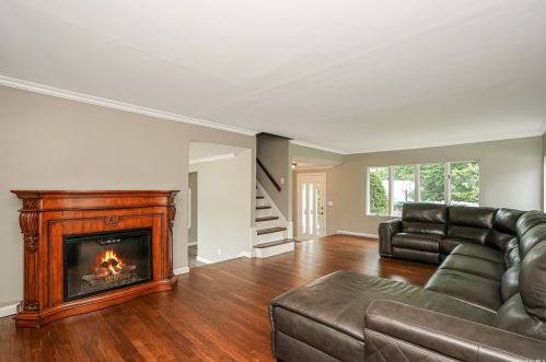 10 Cliftwood Pl, San Remo NY  11754-4011 exterior