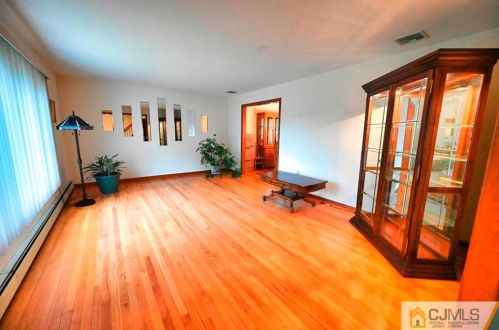 100 Hill Hollow Rd, South Plainfield NJ  07080-1621 exterior