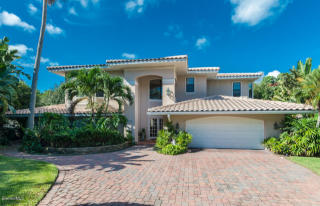 1737 Shore View Dr, Melbourne, FL 32903-4519