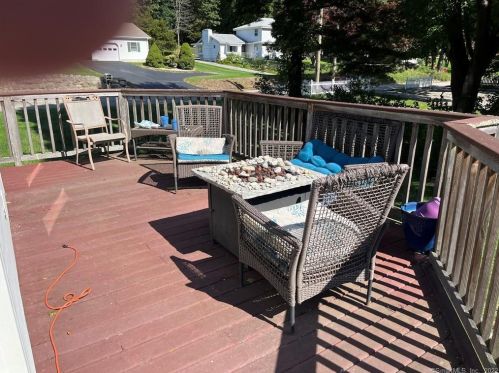 140 Fog Plain Rd, Waterford, CT 06385-2029