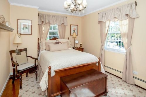 124 Quinn Rd, Briarcliff NY  10510-2133 exterior