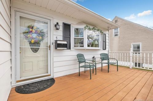 5 Fort Hill Ave, Huntington, CT 06484-2206