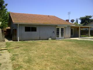 267 Lotas St, Porterville, CA 93257-2916
