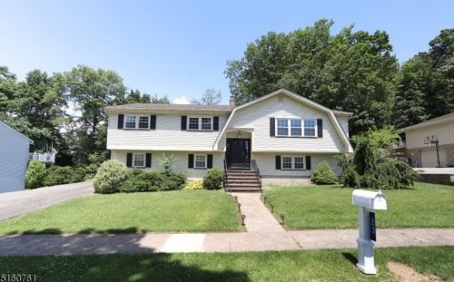 23 Borrego Dr, West Paterson, NJ 07424-2761