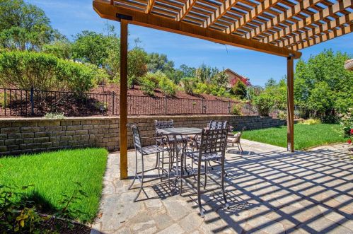 6070 Vine St, Vacaville CA  95688-8724 exterior