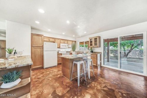 9432 16th St, Phoenix, AZ 85020-2221