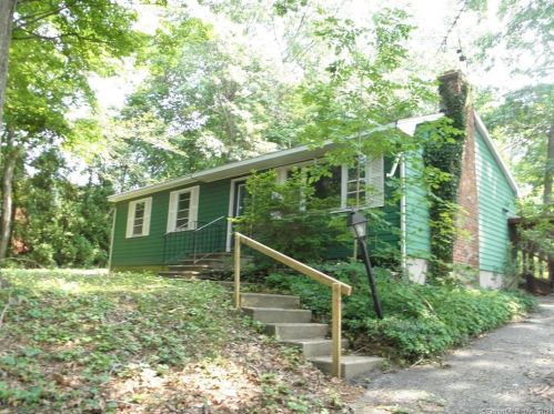 18 Tanglewood Dr, Norwich, CT 06360-1614