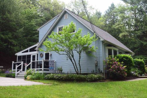 1 San Antonio Dr, Fremont NH  03044-8204 exterior