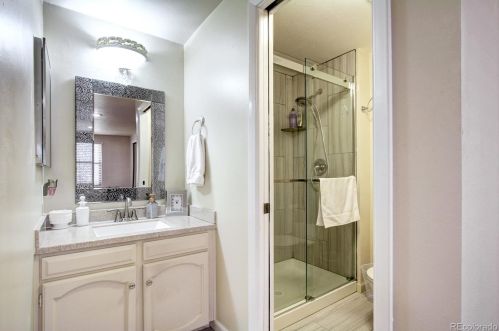 8123 Phillips Cir, Englewood CO 80112-3254 exterior