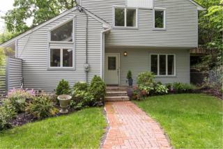 363 Main St, Center Port, NY 11721-1438