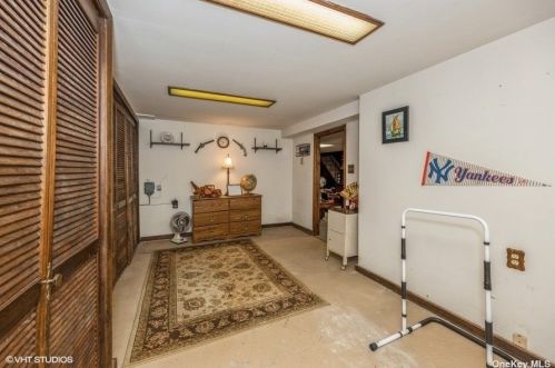 3691 Prairie Path, Bethpage NY  11714-4021 exterior