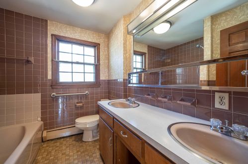 27 Cabot Dr, Nashua NH 03064-1630 exterior