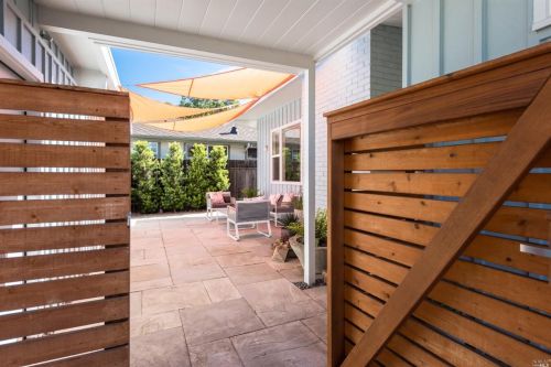 2418 Mendota Way, Santa Rosa, CA 95404-3135