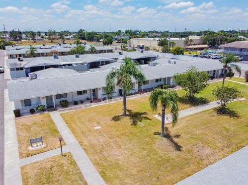 1304 Burbank Ct, Ruskin, FL 33573-5414