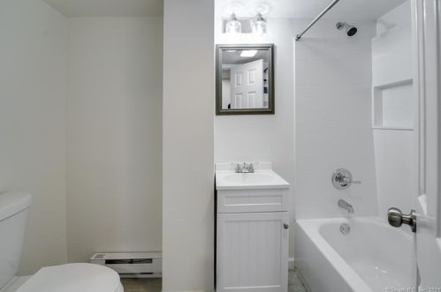 80 Circle Dr, Litchfield CT  06750-1710 exterior