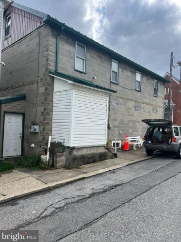 416 Market St, Academia, PA 17082