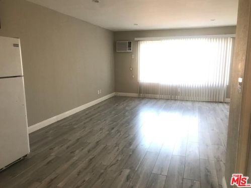 14902 Gilmore St, Van Nuys CA 91411-1423 exterior