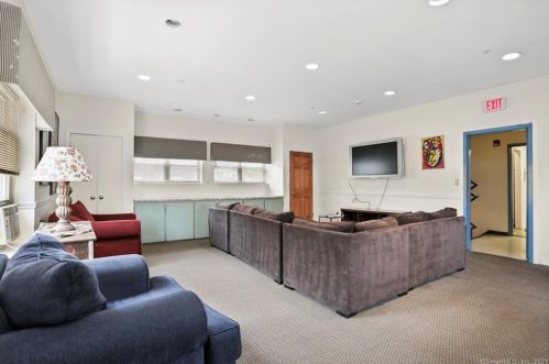225 Washington Blvd, Stamford, CT 06902-6814