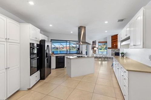 2516 Kings Lake Blvd, Naples FL  34112-5400 exterior