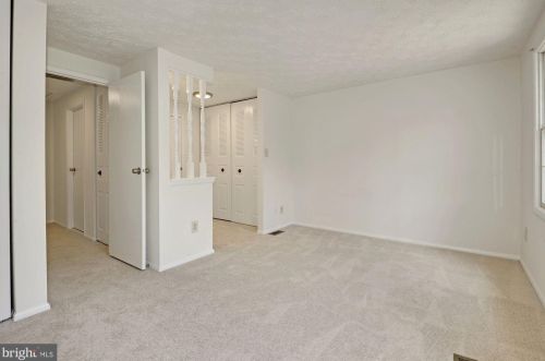 2853 Middleboro Dr, Falls Church VA  22042-4403 exterior