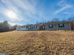 358 Nature Ln, Stoneybreak, PA 17267-8493