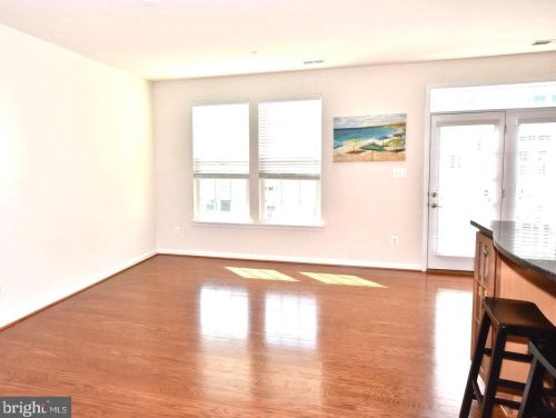 7461 Brunson Cir, Gainesville, VA 20155-4905