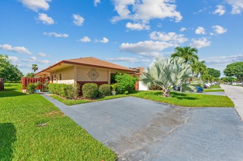 5427 Mendoza St, West Palm Beach, FL 33415-9148