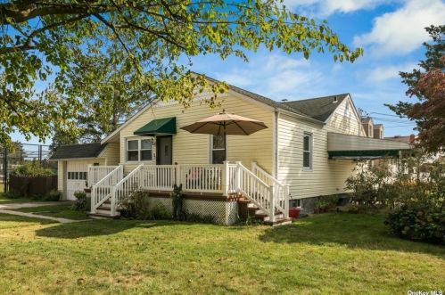 67 Meade Ave, Bethpage, NY 11714-2401