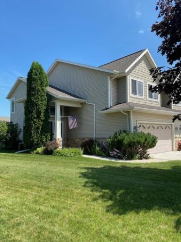 207 Park Ln, Mishicot, WI 54228-9526