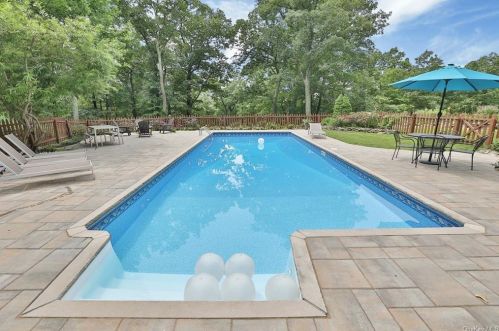 68 Spice Bush Ln, Tuxedo Park NY  10987-3518 exterior