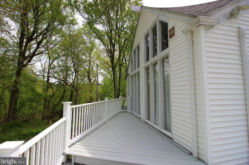 10 Fawn Ln, Newtown Square, PA 19073-4311