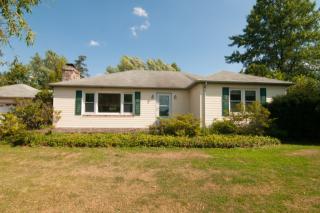 2027 Broad St, Perkasie, PA 18944-3413