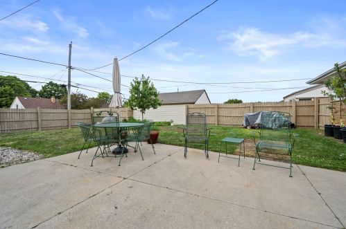 6236 Kinnickinnic Riv Pkwy, Milwaukee WI 53219-3010 exterior