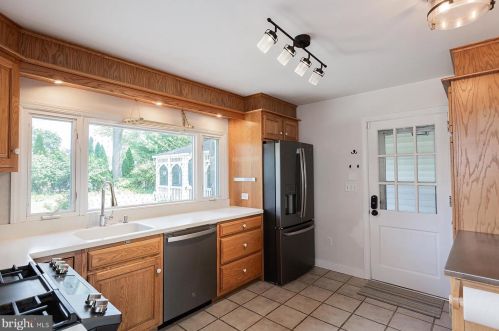 2037 Stone Mill Rd, Lancaster PA  17603-6053 exterior